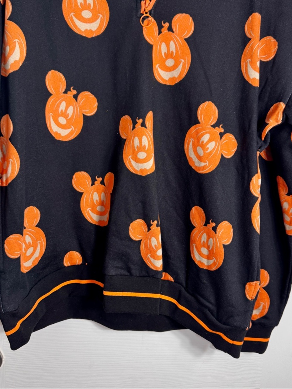 NWT Disney Her Universe Mickey Mouse Pumpkin Jack-O-Lantern 1/4 Zip Pullover XXL - Picture 2 of 13